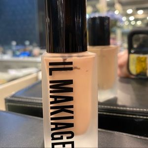 IL Makiage woke up like this 035 foundation